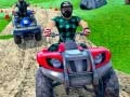 Гульня Квадратная гонка на оффроуд онлайн